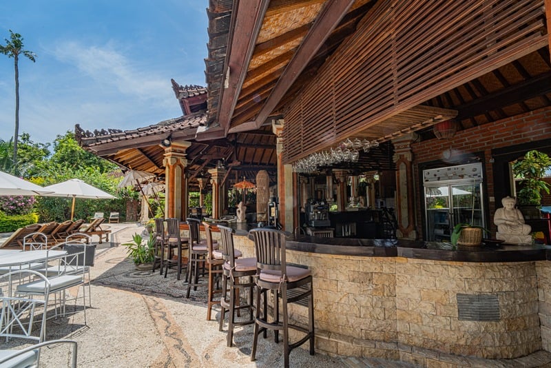 Tropical cocktails at the Lantern Bar